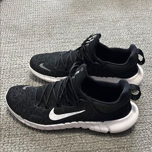 Nike Free Run 5.0 Men’s Running Shoes - Black/Dark Smoke Grey/White - Size 10